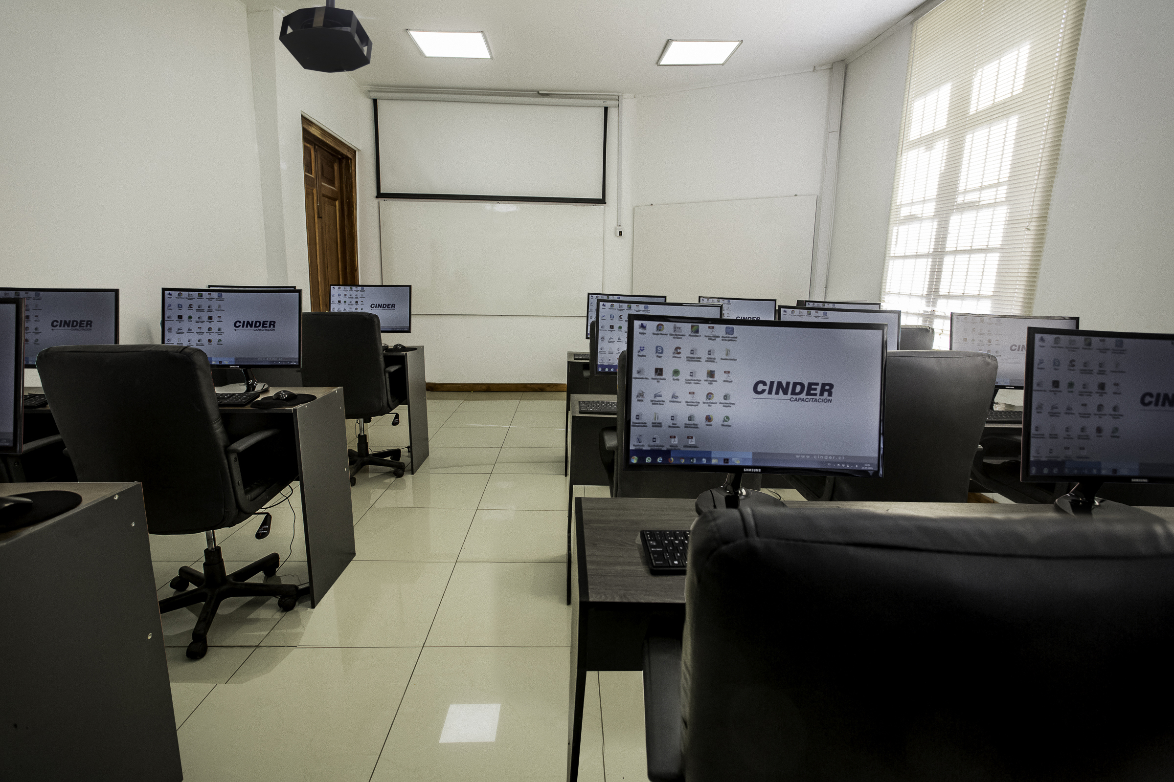 arriendo laboratorio de computacion